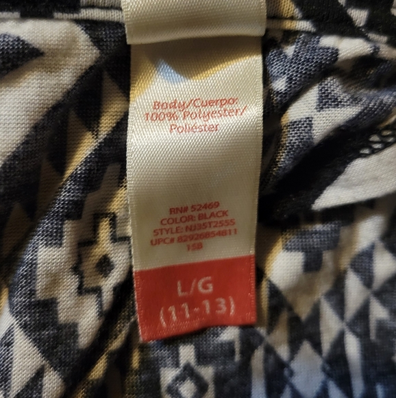 ✨️$3 or 2 for $5✨️No Boundaries, size: Lg/11-13, black & white, geometric design - Picture 9 of 10